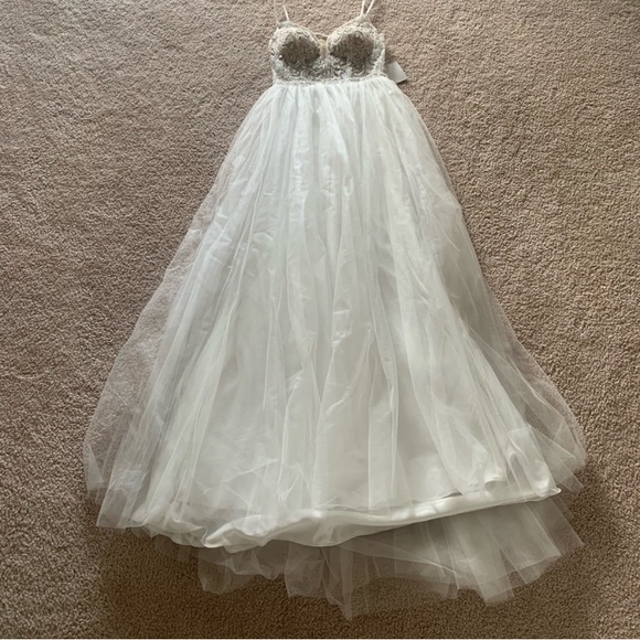 Sold!!! Nwt lulu beaded & tulle wedding dress - Picture 3 of 8
